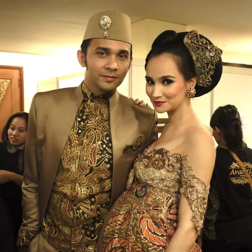 3 Seleb ini nikahi wanita Uzbekistan, cantiknya bikin berdesir