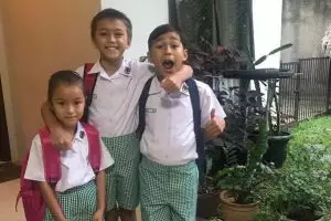 Liburan usai, 3 seleb ini unggah momen masuk sekolah pertama anaknya