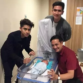 4 Artis ini punya adik lagi setelah dewasa, ada yang seumuran anaknya