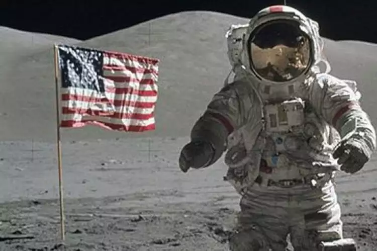 Tas astronot Apollo 13 ini bakal dijual, harganya fantastis lho