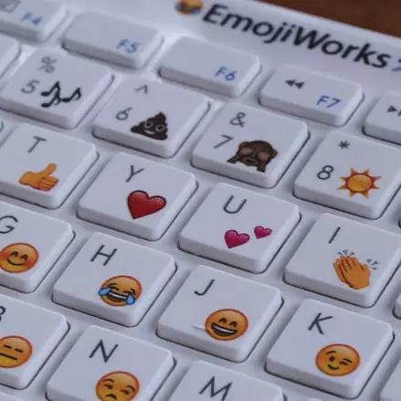 Apple rilis emoji baru, ada perempuan berhijab dan ibu menyusui
