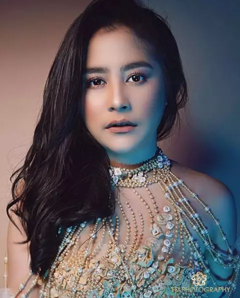 10 Selebriti top ini dulunya pernah jadi korban bullying di sekolah