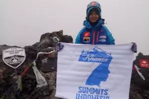 Bocah 10 tahun ini penakluk 7 gunung tertinggi di Indonesia, keren!