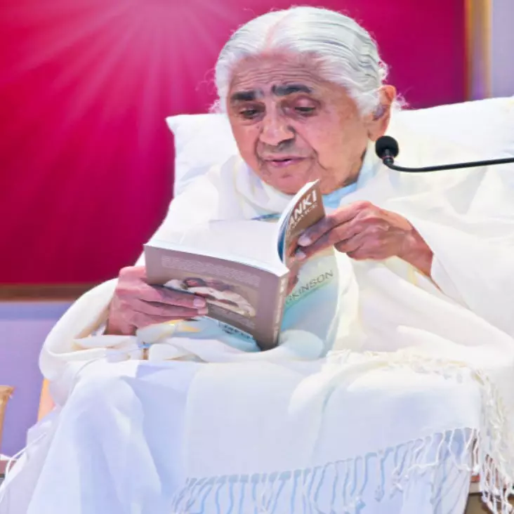 Berusia 1 abad, wanita ini masih pimpin organisasi spiritual dunia 