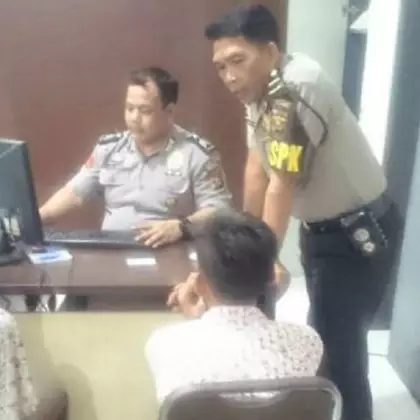 Nenek 80 tahun ini paksa &amp; bujuk remaja bercinta pakai uang Rp 15 ribu