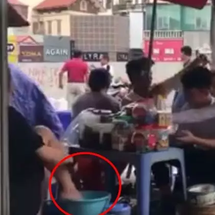 Video penjual gunakan air bekas cuci kaki untuk minuman ini bikin mual