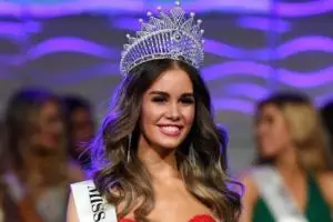 10 Potret Esma Voloder, muslimah cantik jadi Miss World Australia 2017