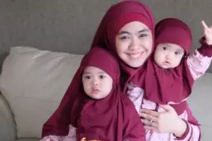 12 Potret kompaknya dua putri Oki Setiana Dewi, imut dan ngegemesin
