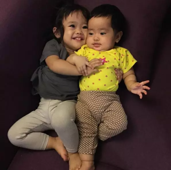 12 Potret kompaknya dua putri Oki Setiana Dewi, imut dan ngegemesin