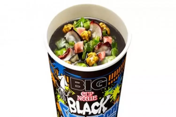 Unik, mi kuah asal Jepang ini menggunakan kaldu dari tinta cumi