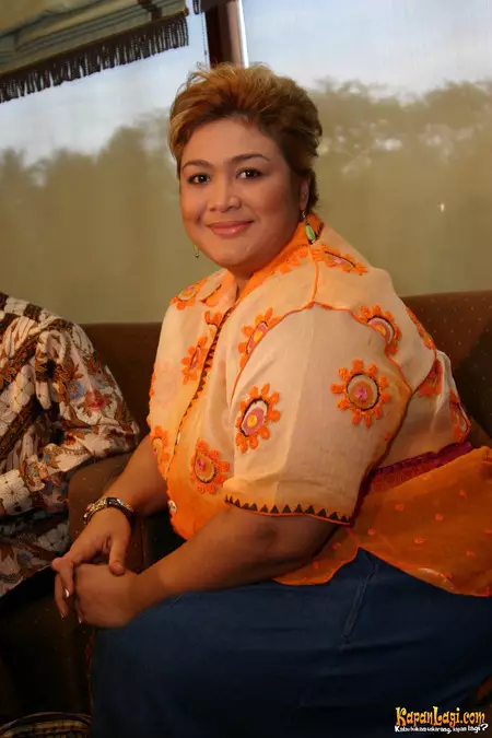 10 Foto transformasi Dewi Hughes, berat badannya berhasil turun 75 kg