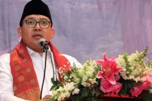 Begini gaya Fadli Zon saat joget di atas pecahan kaca