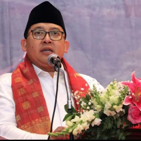 Begini gaya Fadli Zon saat joget di atas pecahan kaca