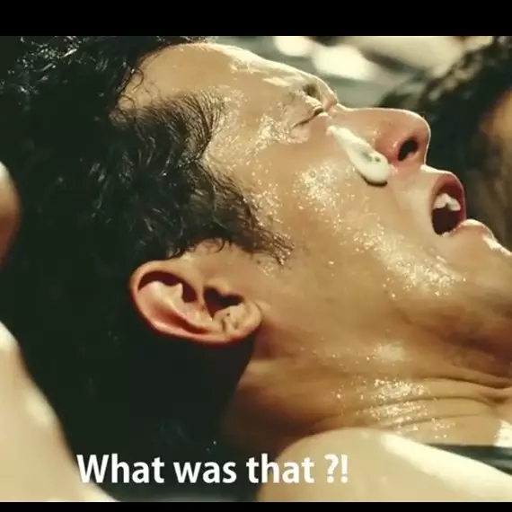 Iklan genteng ini unik abis, isinya justru bikin deg-degan