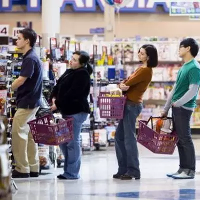 6 Trik menghindari antre di kasir supermarket