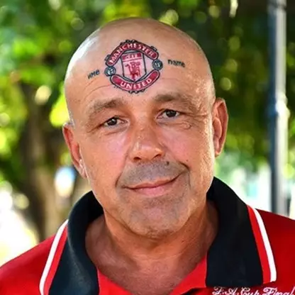 10 Foto 'kegilaan' fans sepak bola dukung tim kesayangannya, militan