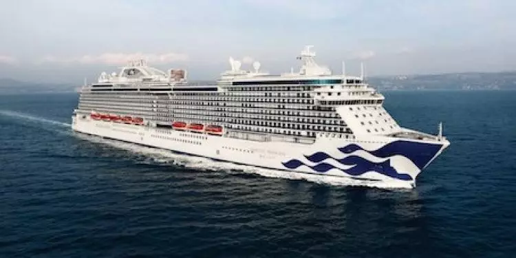 Begini tips liburan mewah pakai kapal pesiar dengan harga murah