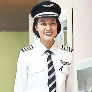 Kecantikannya bikin heboh, pilot ini ternyata kontestan Miss Universe