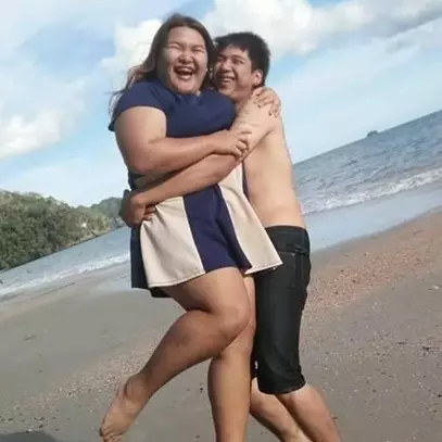 Pasangan ini buktikan cinta sejati tak pandang bentuk tubuh