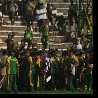 Nyawa melayang sia-sia karena sepak bola, kapan bisa belajar sportif?