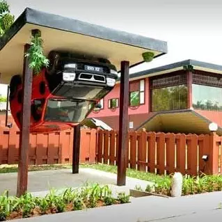 Rumah Terbalik, destinasi wisata hits di Lombok yang sedang naik daun