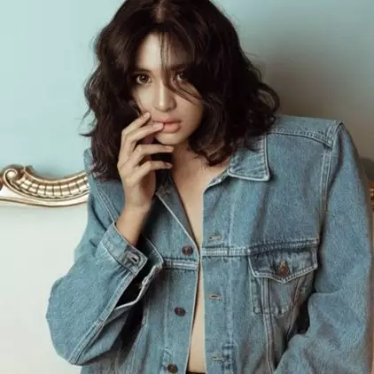 Masih muda, Mikha Tambayong berani pose seksi di 10 foto ini