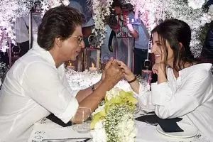 Bukan istrinya, Shah Rukh Khan justru ajak aktris ini kencan