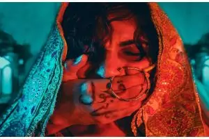 Wanita ini kritik budaya kawin paksa lewat foto, bikin terenyuh 