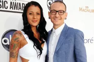 Ini curhat pilu sang istri seminggu usai kematian Chester Bennington