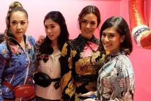 10 Potret selebriti top Tanah Air di Gucci Garden Party, hits banget