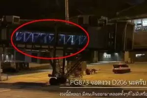 Video 'orang' keluar dari garbarata padahal tak ada pesawat ini serem