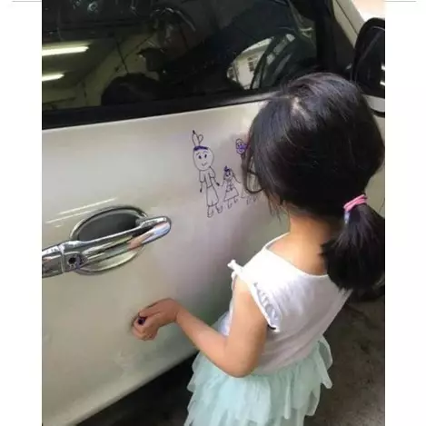 Gadis kecil ini gambari mobil mewah ayahnya, hasilnya keren