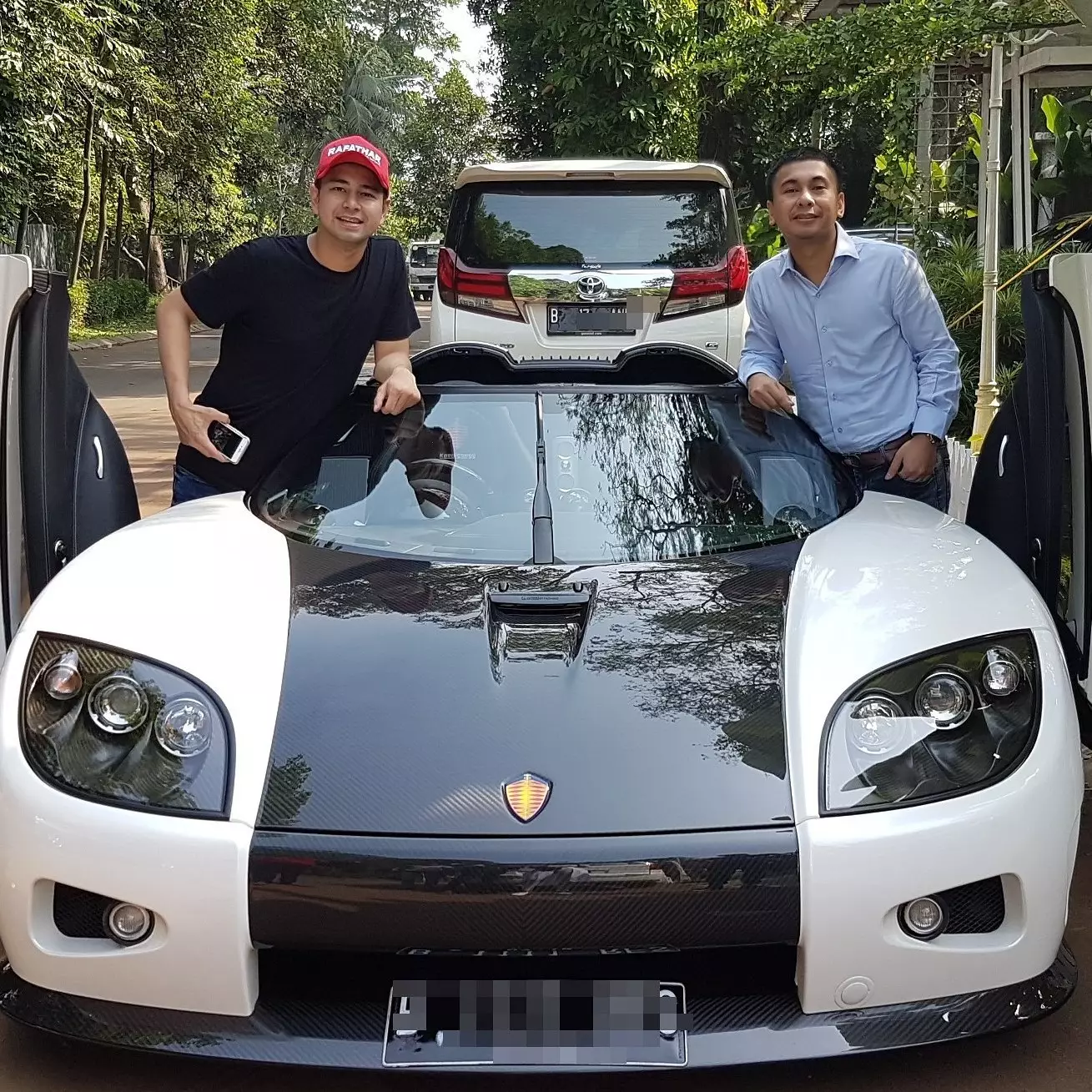 Gara-gara foto mobil mewah ini, Raffi Ahmad kena sindir Ditjen Pajak
