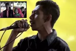 Berurai air mata, cowok ini sumbang lagu haru di pernikahan mantan
