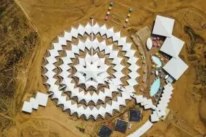 Uniknya gurun pasir ini, ada wahana rekreasi yang manjakan wisatawan