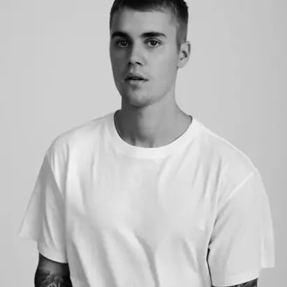 Kolaborasi dengan stylist top, Justin Bieber rilis koleksi kausnya