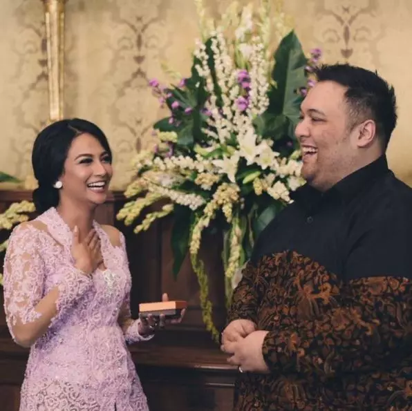 Nikah diam-diam, ini 10 potret kemesraan Vanessa Angel-Didi Mahardika