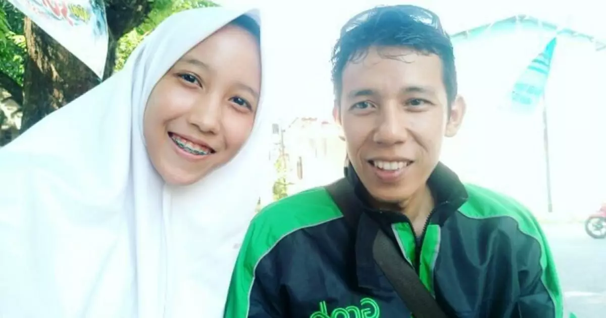 Cerita anak ketemu ayahnya yang jadi driver ojek online ini bikin haru