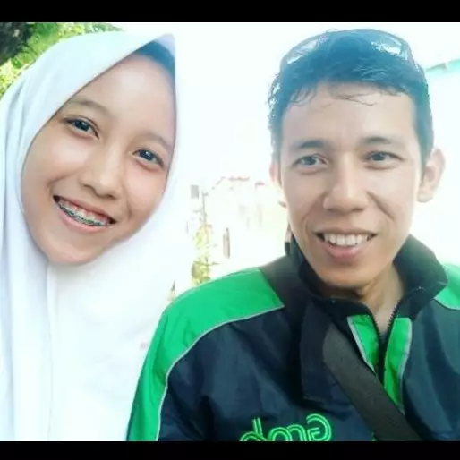 Cerita anak ketemu ayahnya yang jadi driver ojek online ini bikin haru