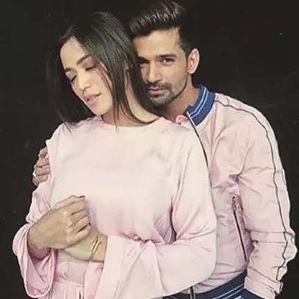 Mengaku berpacaran, ini 10 potret kemesraan Jedar dan Vishal Singh