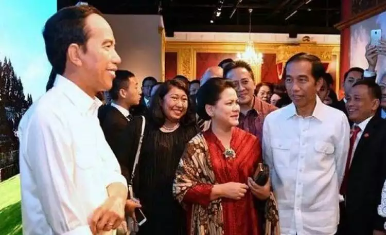 Patung Jokowi di Madame Tussauds ganti baju batik, makin keren dong