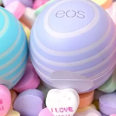 Jadi favorit seleb dunia, EOS rilis pelembap bibir edisi spesial