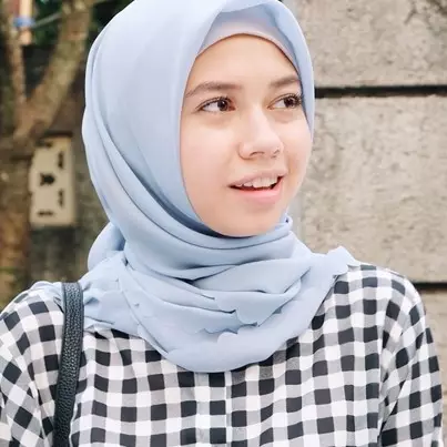 7 Potret penampilan Yuki Kato ketika berhijab, cantiknya bikin adem