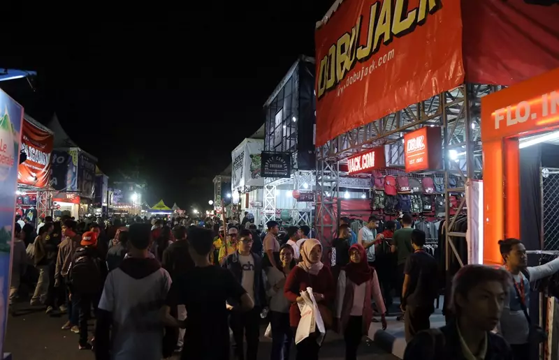 Pantas saja pesta clothing ini diserbu anak muda, banyak yang seru sih