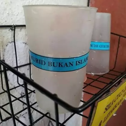 Pisahkan gelas minum siswa muslim &amp; non-muslim, sekolah ini dikecam
