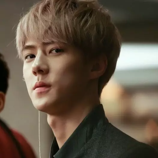 6 Gaya airport Sehun 'EXO' ini bisa kamu tiru, bikin cewek meleleh