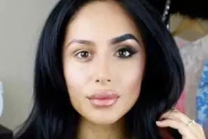 10 Potret makeup separuh wajah, bedanya terlihat banget