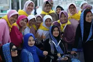 2 Artis kondang ini ternyata pernah pakai jasa First Travel buat umrah