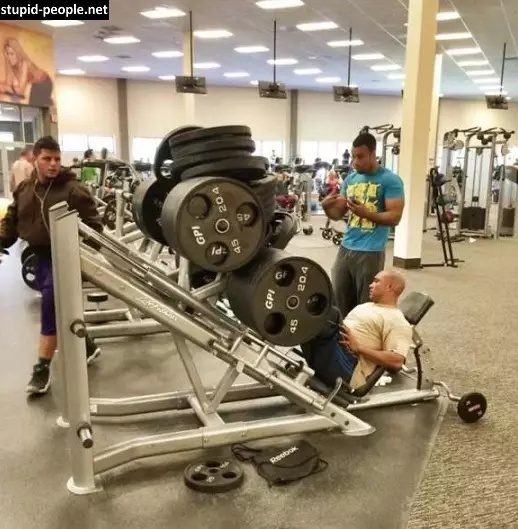 10 Ulah ceroboh tapi kocak ini bikin ngeri-ngeri sedap yang lihat