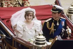 Kisah hidupnya difilmkan, ini 10 foto Lady Diana yang jarang diketahui